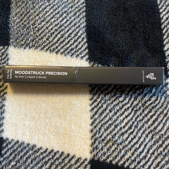 Younique Moodstruck Precision Lip Liner - Picture 1 of 3